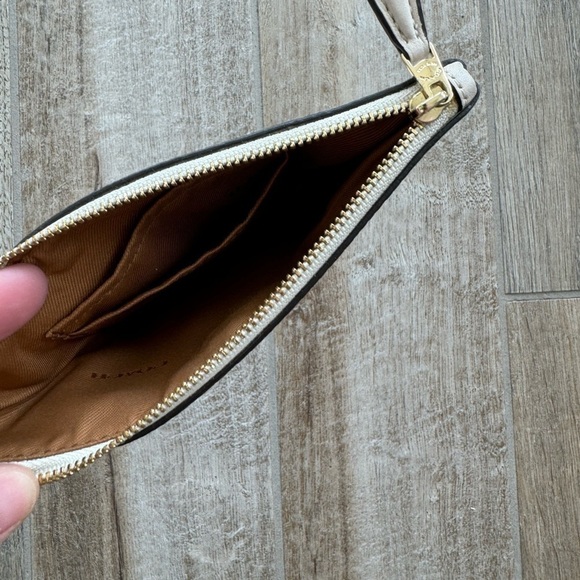 Small floral coach wristlet - Picture 3 of 3